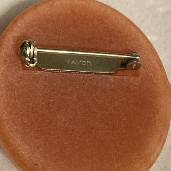 Vintage brooches two Avon one Hallmark 1979 cloisonné. All wearable one unmarked - Picture 3 of 10